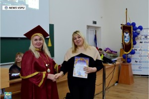 Вручення дипломів про вищу освіту