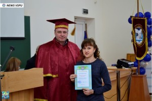 Вручення дипломів про вищу освіту