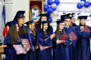 Вручення дипломів про вищу освіту