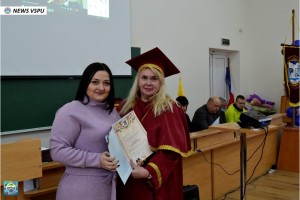 Вручення дипломів про вищу освіту
