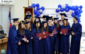 Вручення дипломів про вищу освіту