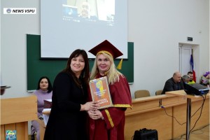Вручення дипломів про вищу освіту