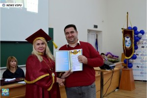 Вручення дипломів про вищу освіту
