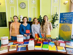 Міжнародне співробітництво розвивається