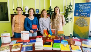 Міжнародне співробітництво розвивається