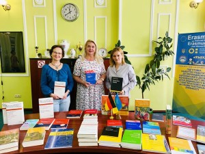 Міжнародне співробітництво розвивається