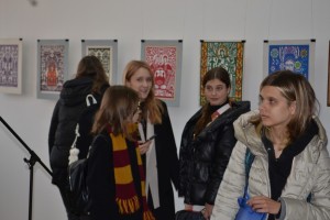 Виставка «Барвистий світ витинанки»