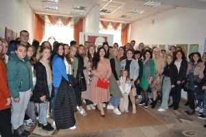 Виставка «Барвистий світ витинанки»