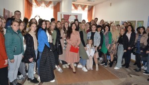 Виставка «Барвистий світ витинанки»