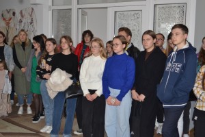 Виставка «Барвистий світ витинанки»