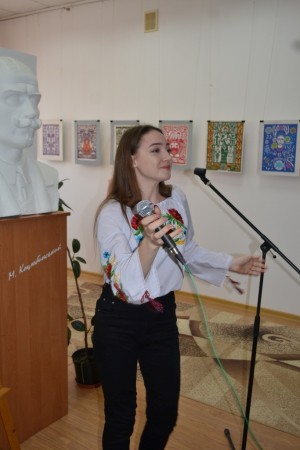 Виставка «Барвистий світ витинанки»