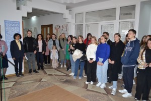 Виставка «Барвистий світ витинанки»
