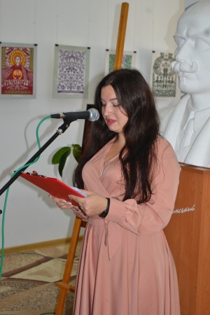Виставка «Барвистий світ витинанки»
