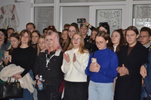 Виставка «Барвистий світ витинанки»