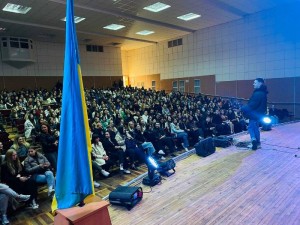 Фан-зустріч студентів з українським співаком