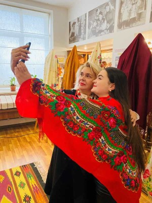 Всесвітній день української хустки