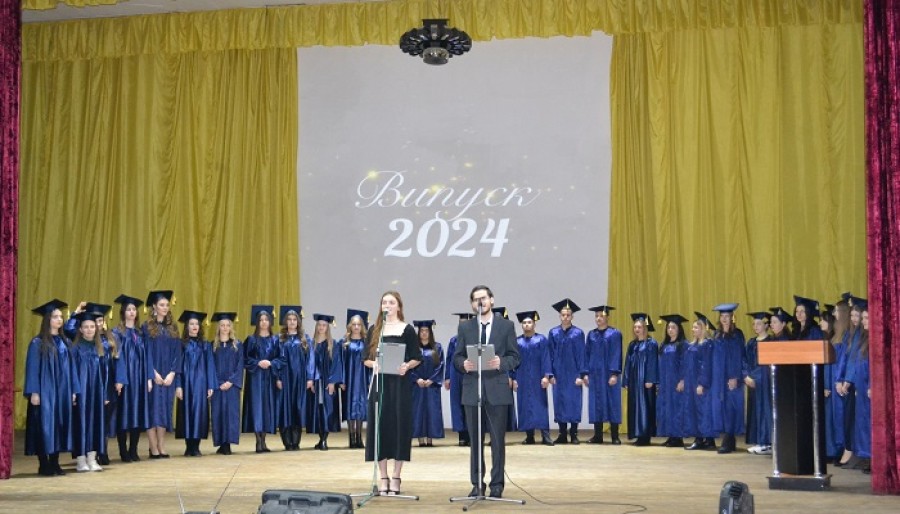 Вручення дипломів магістрам