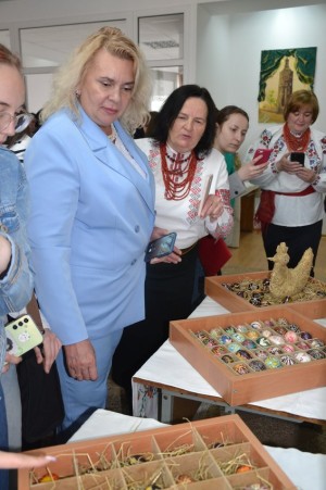 Виставка великодніх писанок