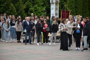 Благодійний ярмарок «Незламність України у вишиванці»