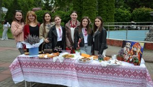 Благодійний ярмарок «Незламність України у вишиванці»