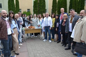 Благодійний ярмарок «Незламність України у вишиванці»