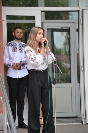 Благодійний ярмарок «Незламність України у вишиванці»