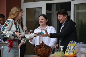 Благодійний ярмарок «Незламність України у вишиванці»