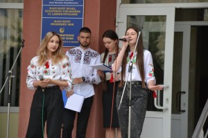 Благодійний ярмарок «Незламність України у вишиванці»