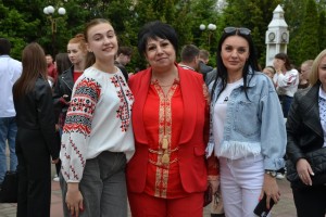 Благодійний ярмарок «Незламність України у вишиванці»
