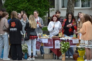Благодійний ярмарок «Незламність України у вишиванці»
