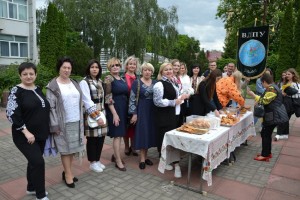 Благодійний ярмарок «Незламність України у вишиванці»