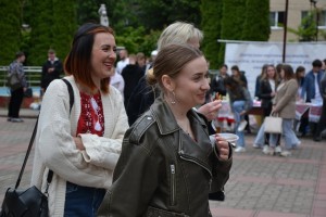 Благодійний ярмарок «Незламність України у вишиванці»