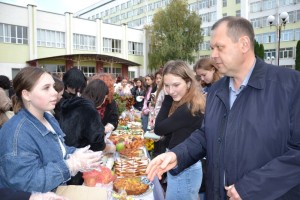 Благодійний ярмарок