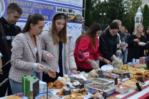 Благодійний ярмарок