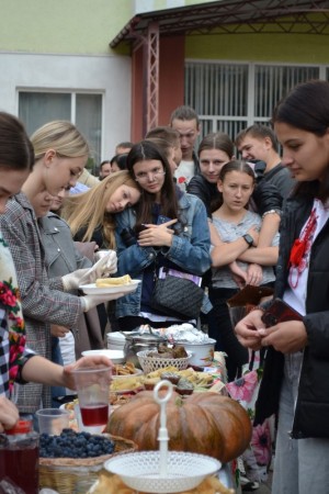 Благодійний ярмарок