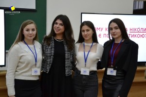 Лекція «Чому культура ніколи не є поза політикою»