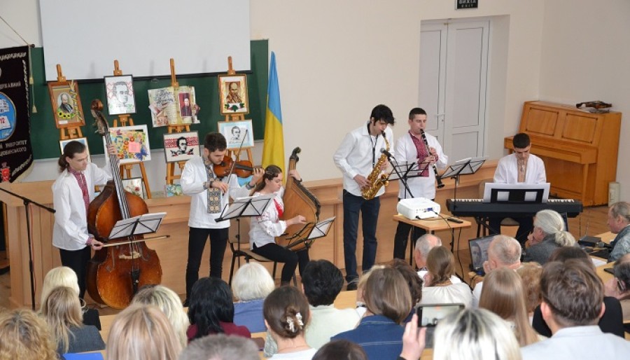 Літературно-мистецька композиція «І оживе добра слава, слава України!»