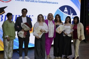 ВДПУ урочисто вручив дипломи випускникам факультету мистецтв