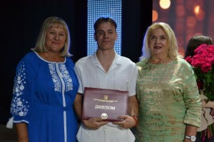 Дипломи отримали журналісти та філологи: випуск-2025 у ВДПУ