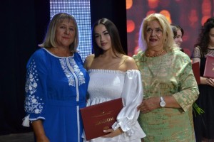 Дипломи отримали журналісти та філологи: випуск-2025 у ВДПУ