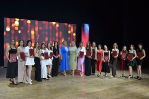 Дипломи отримали журналісти та філологи: випуск-2025 у ВДПУ
