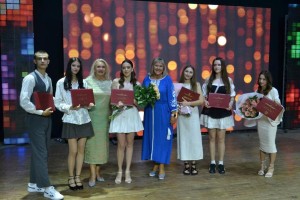 Дипломи отримали журналісти та філологи: випуск-2025 у ВДПУ
