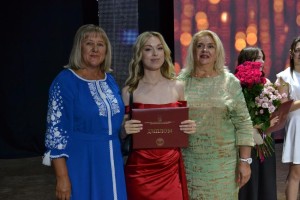 Дипломи отримали журналісти та філологи: випуск-2025 у ВДПУ