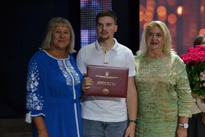 Дипломи отримали журналісти та філологи: випуск-2025 у ВДПУ