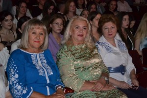 Дипломи отримали журналісти та філологи: випуск-2025 у ВДПУ