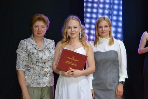У ВДПУ відбулося вручення дипломів випускникам факультету іноземних мов