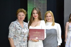 У ВДПУ відбулося вручення дипломів випускникам факультету іноземних мов