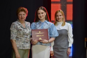 У ВДПУ відбулося вручення дипломів випускникам факультету іноземних мов