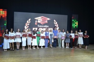 У ВДПУ відбулося вручення дипломів випускникам факультету іноземних мов