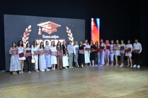 У ВДПУ відбулося вручення дипломів випускникам факультету іноземних мов